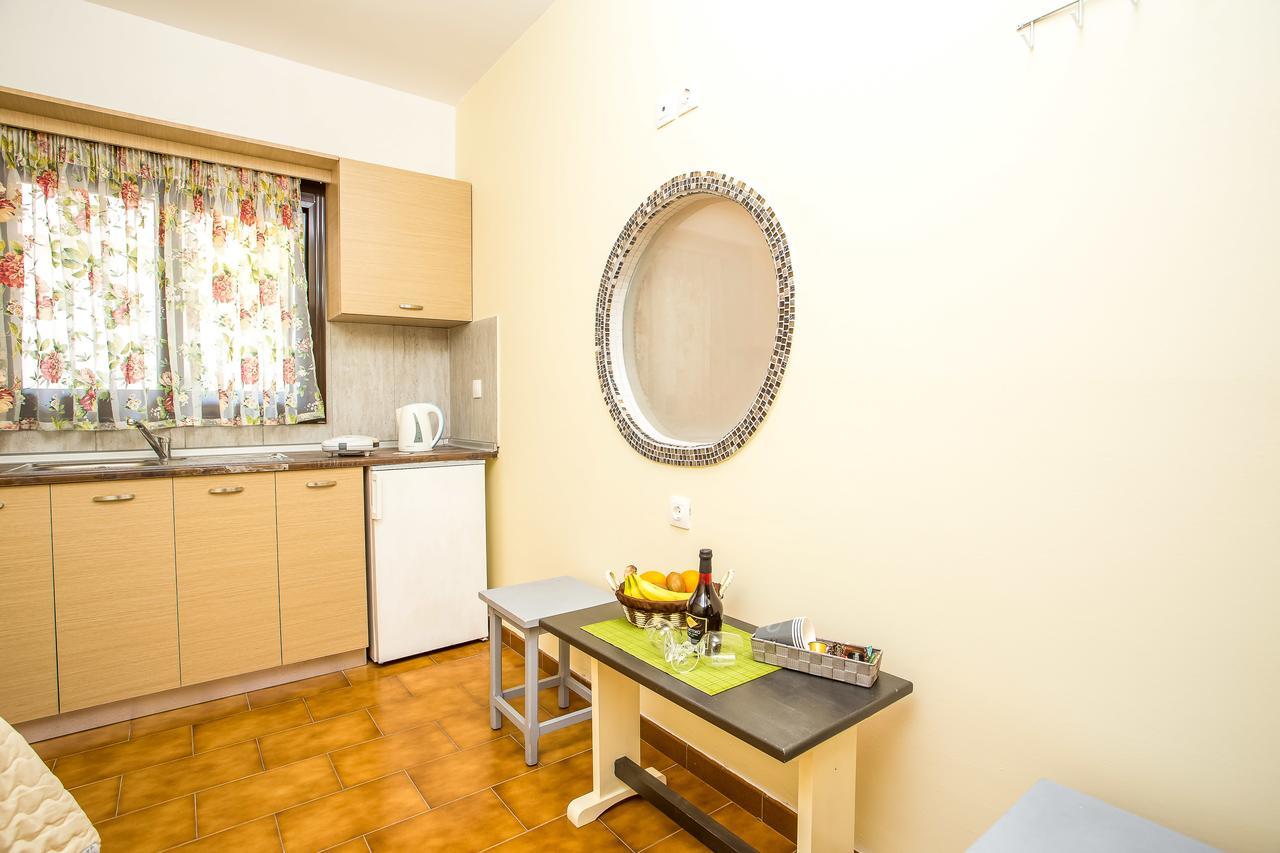Takis Hotel Apartments Jalisos Zewnętrze zdjęcie